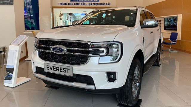 Có gì mới trên Ford Everest Titanium 4x2 bản nâng cấp 2023?