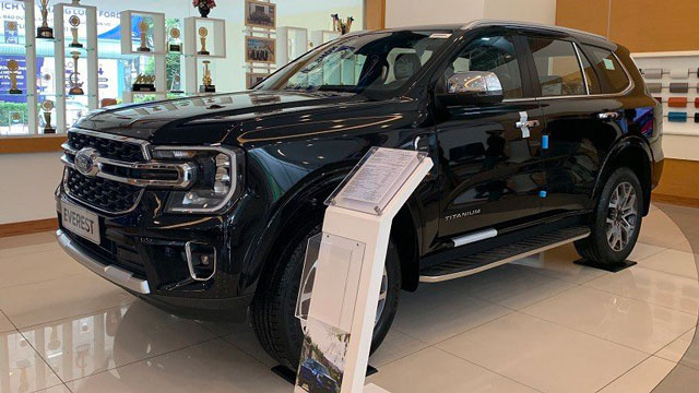 Điểm nhanh 7 tính năng nâng cấp mới trên Ford Everest Titanium 2023 phiên bản 1 cầu, với giá niêm yết tăng đáng kể lên 41 triệu đồng