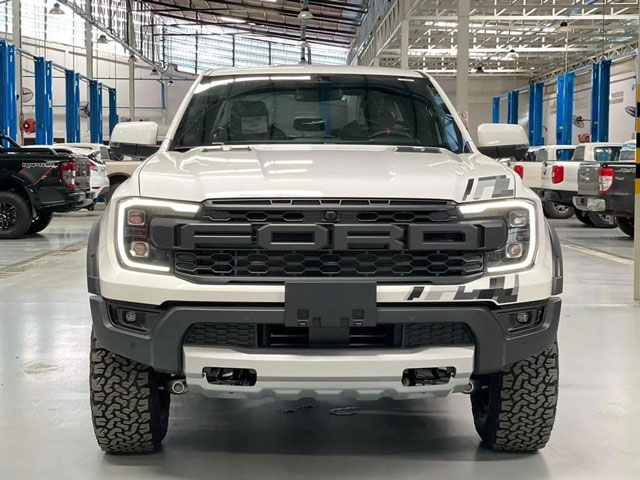 Siêu bán tải Ford Ranger Raptor 2023 khi nào về Việt Nam? Dự kiến ra mắt vào tháng 3/2023 năm nay với giá tạm tính khoảng 1,3 tỷ đồng