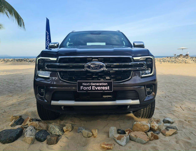 Mới nhất: Giá xe Ford Everest 2023 Titanium 2.0L 4x4 AT Bi-Turbo từ 1 tỷ 452 triệu đồng
