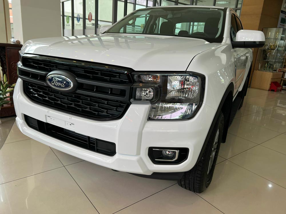 Mua xe Ford Ranger XLS 2.0L 4x2 AT 2023: Hưởng ngay cơ hội giảm 50% thuế trước bạ cùng nhiều khuyến mãi hấp dẫn