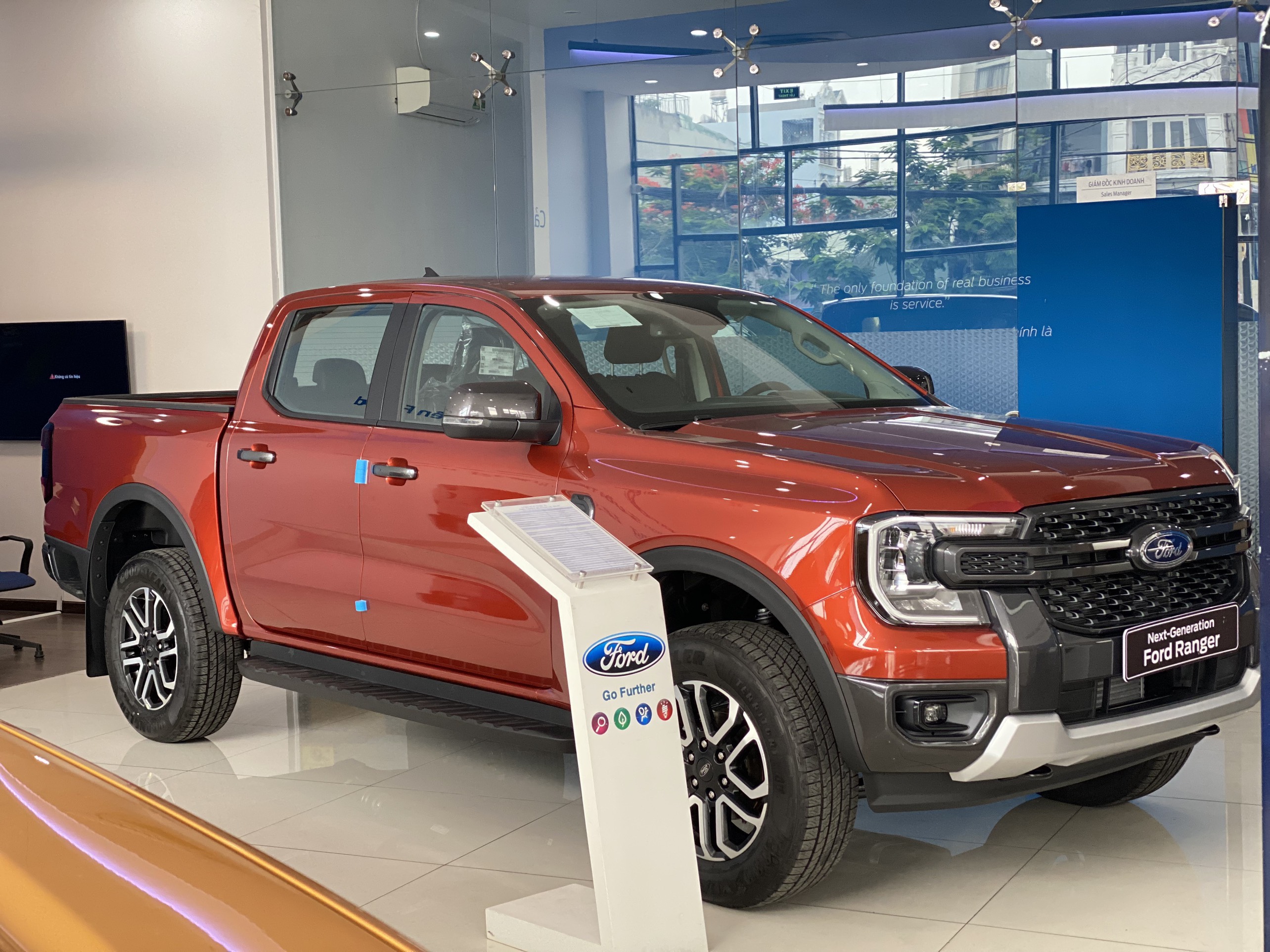 Giá xe Ford Ranger Sport 2.0L 4x4 AT 2023: Tưng bừng chương trình khuyến mãi lớn cuối năm và chính sách hỗ trợ trước bạ không thể bỏ lỡ!