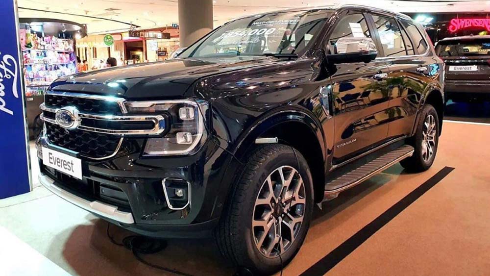 Giá xe Ford Everest Titanium 4x4 AT 2023 và chương trình khuyến mãi cuối năm mới nhất