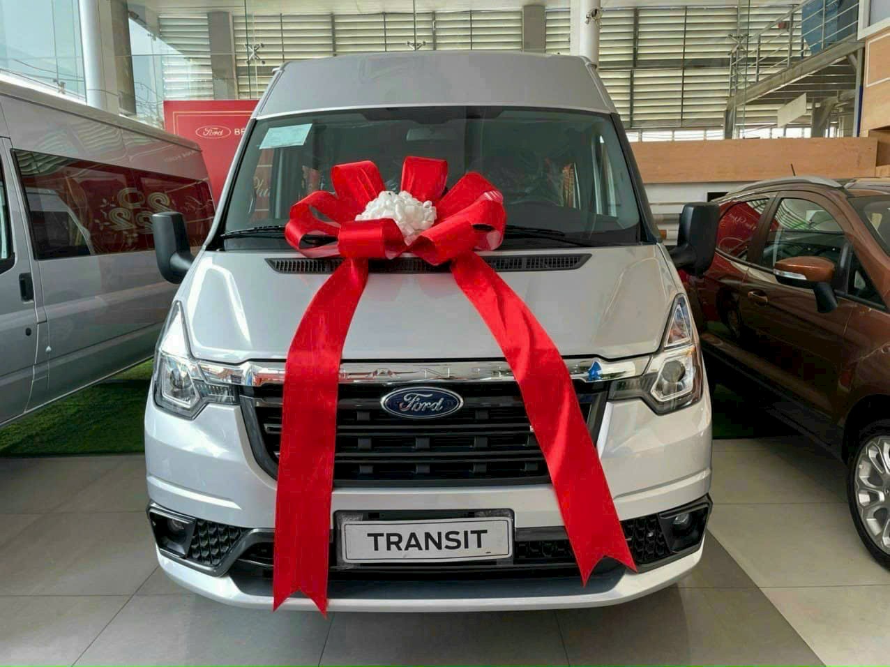 Giá xe Ford Transit 16 chỗ 2024 kèm nhiều ưu đãi khi mua xe trong tháng 3/2024