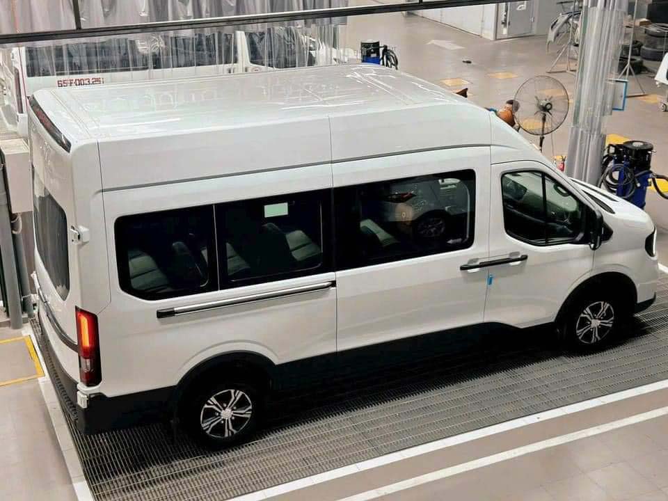 Thông số kỹ thuật xe Ford Transit Premium 16 chỗ 2024 hoàn toàn mới