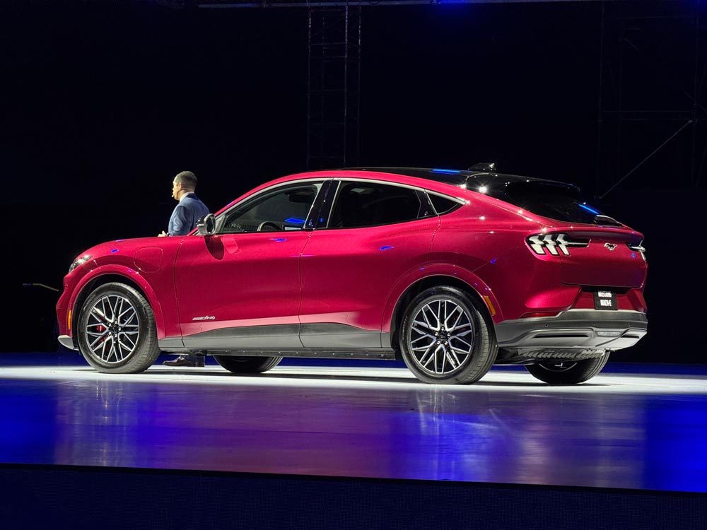 Có nên đặt xe Ford Mustang Mach-E? Từ chú ngựa hoang tới SUV điện hiệu năng cao