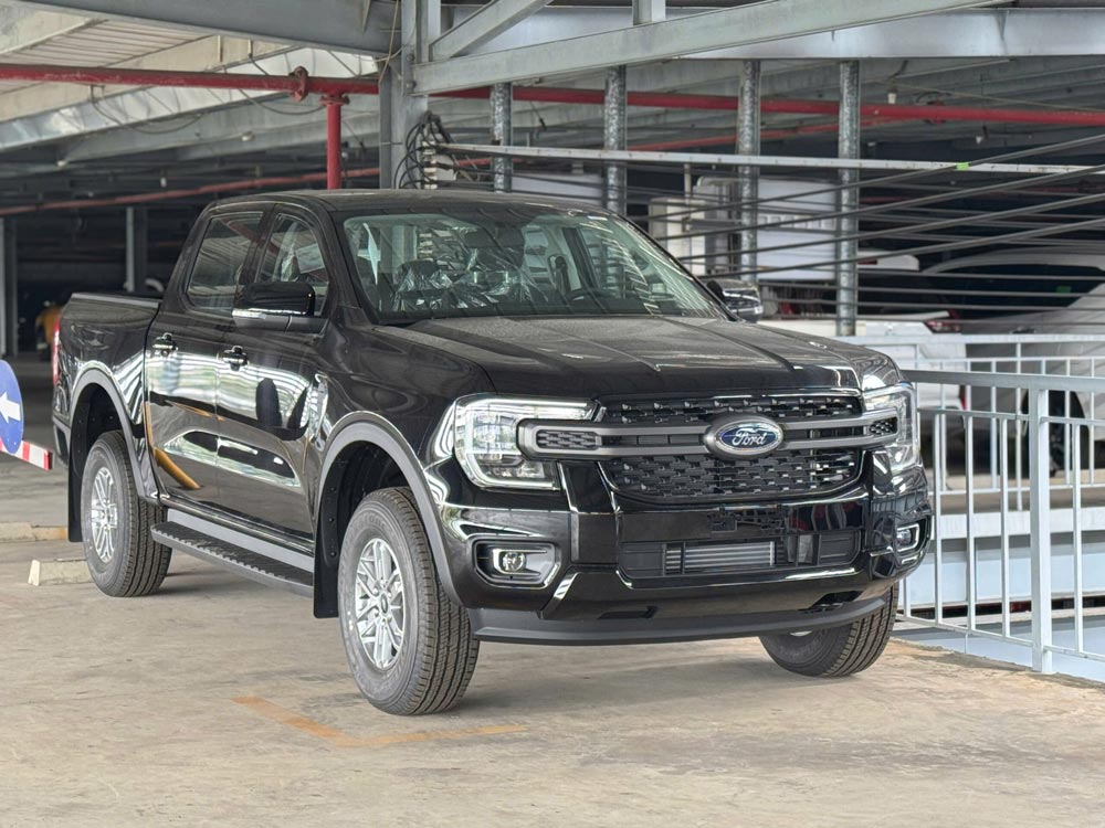 Giá xe Ford Ranger XLS 4x2 AT 2026 mới nhất
